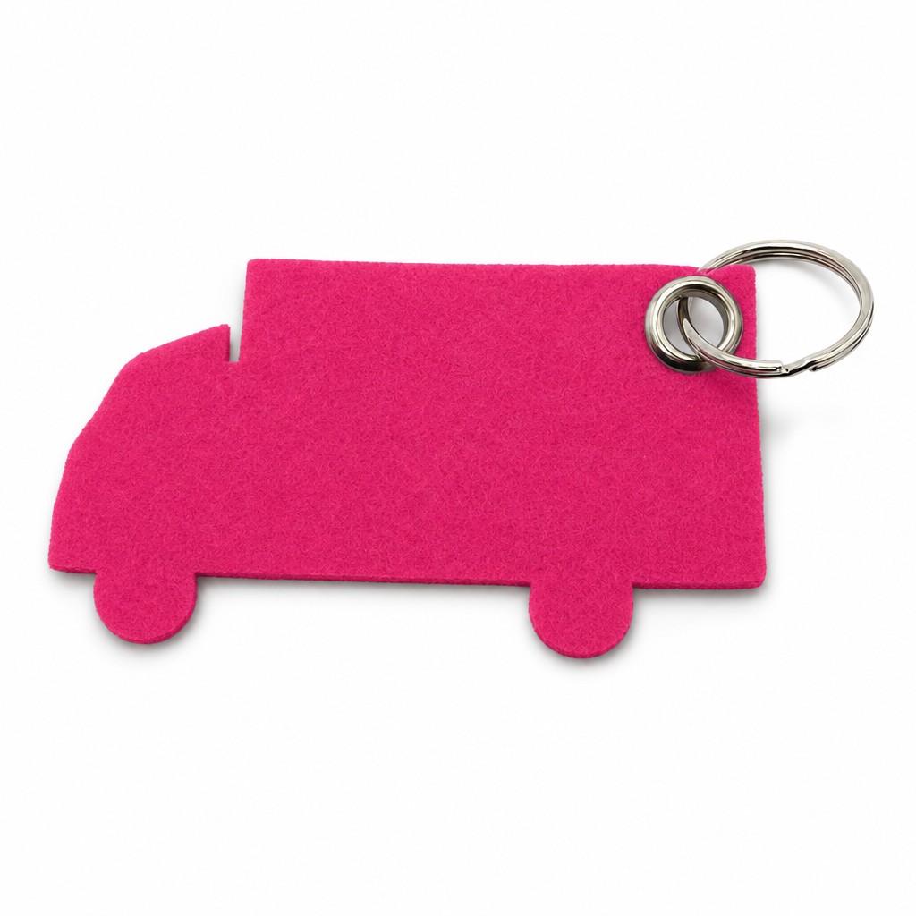 Filz-Schlüsselanhänger LKW in Dunkelpink-Magenta mit Metallöse und Schlüsselring – Werbeartikel aus 3 mm Filz (mit KI bearbeitetes Bild)