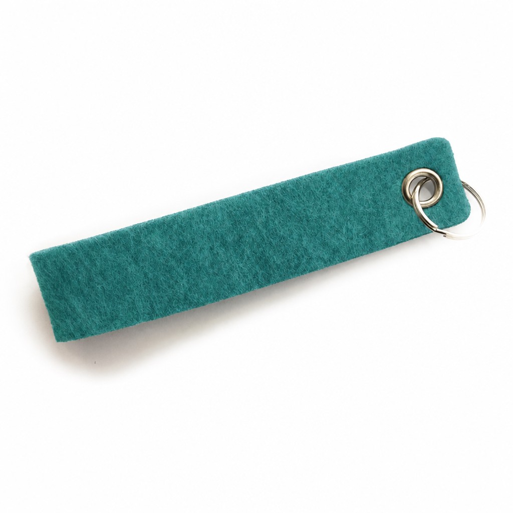 Filz-Schlüsselanhänger Schlaufe 140 × 30 mm in Petrol mit Metallöse und Schlüsselring – Werbeartikel aus 3 mm Filz