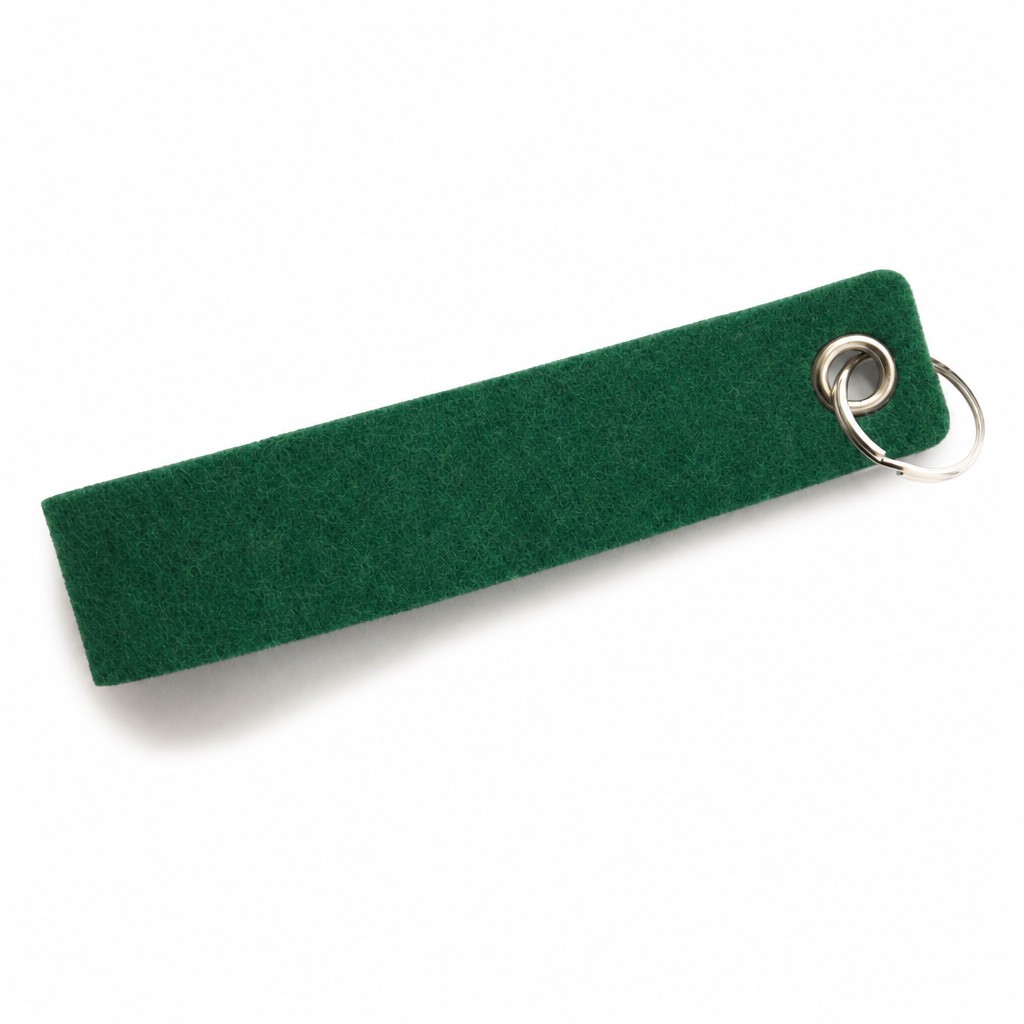 Filz-Schlüsselanhänger Schlaufe 140 × 30 mm in Dunkelgrün mit Metallöse und Schlüsselring – Werbeartikel aus 3 mm Filz